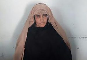 sharbat-gula-in-a-pakistani-police-photo-after-she-was-arrested-on-wednesday-credit-pakistan-federal-investigation-agency